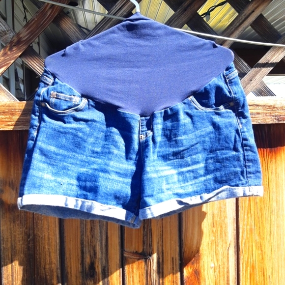 Maternity Shorts - Picture 6 of 6